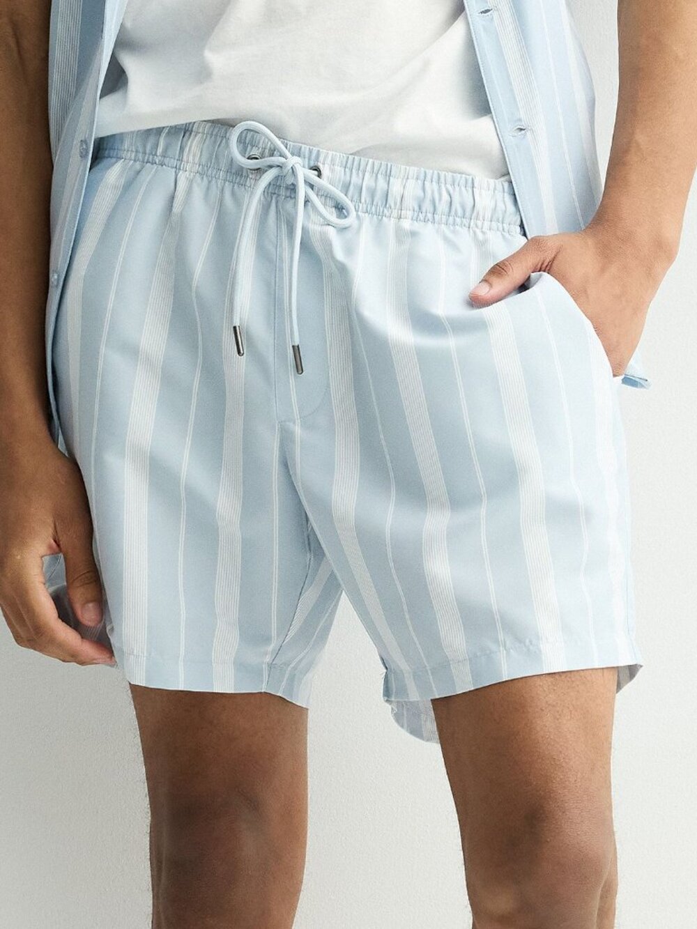 NWT Retrofit Brand MFG -Slate Blue/White Striped Shorts - Men's SZ Small